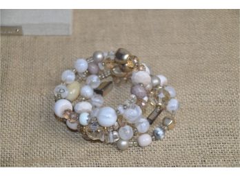(#186) Chico Wire Bracelet White / Gray Beads
