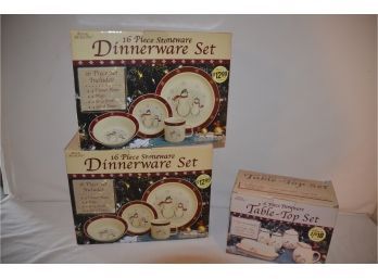 (#14) NEW Christmas 32 Pc's Dinnerware Stoneware Set Serves Of 8 With 6pc Serving Set In Boxes