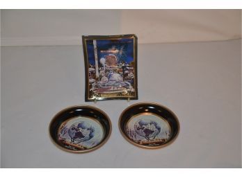 (#62) Worlds Fair Souvenir 4.5' Glass Tray (corner Slight Chip) And Pair Of 4' Metal Round Trinket Trays