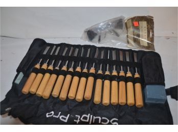 (#40) Professional 13 Chisels Wood Carving Tool Set Carver Kit With Carrying Case With Files