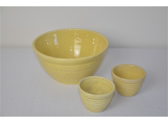 (#141) Vintage Ceramic Yellow Mixing Bowls 9' And 3.5'
