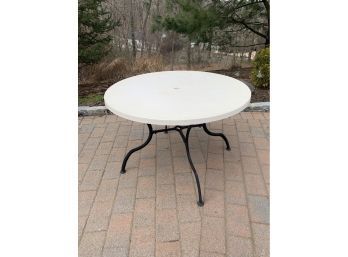 Vintage 42' Round Fiberglass Top With Metal Base Outdoor Table