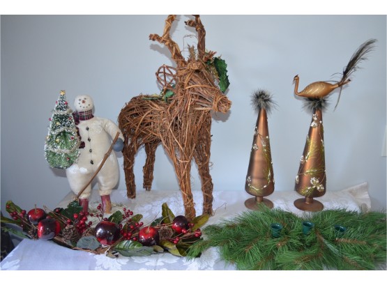 Branch Reindeer, Gold Glass Decor (1 Of Them Slight Chip), Snowman, Swag, (#35/25)