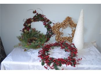(4) Wreaths, Tree Decor (#36/26)