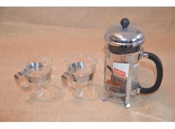 (#35) NEW Bodum French Press With 2 Glass Coffee Mugs Metal Holder