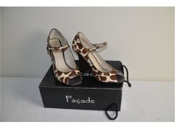 (#233) Facade Giraffe Wedge Heal Open Toe Ankle Strap Shoe Size 6.5 - Gently Used