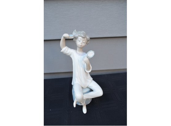 (#26) Porcelain Lladro 8'H (mirror And Brush In Hand)