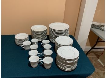 Liking Fine China / Yung She/ Total 90 Pieces