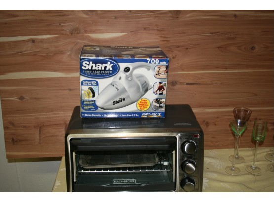 (#14) Black & Decker Toaster Oven/shark Turbo Hand Vacuum
