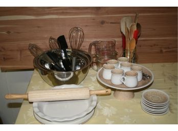 (#20) Assortment Of Kitchen Baking Items/mixing Bowls/baking Utensils Pie Plate & More