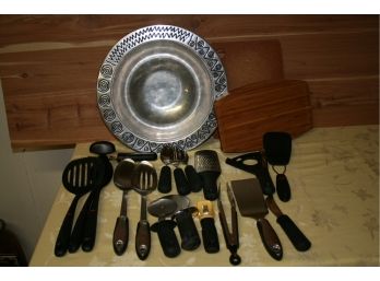 #(18) Assortment Of Kitchen Gadgets 18pcs./ 2-  Cutting Boards/ Lg.wilton Bowls Armetale Bowls