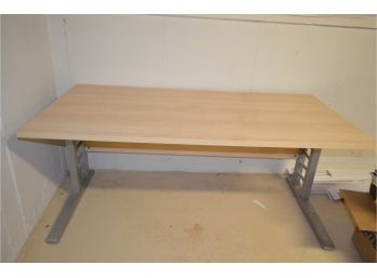 Adjustable Height Working Table