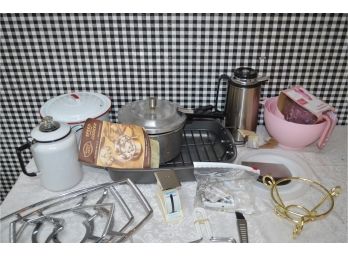 (#13L)  Assortment Of Kitchenware / Bakeware