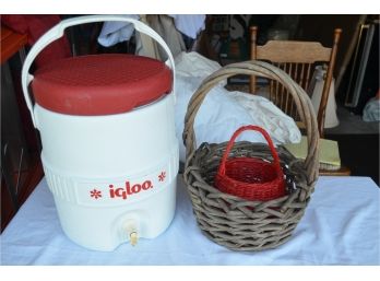 2 Gallon Igloo Drink Cooler And Baskets