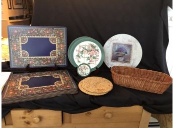 (#121)- 2 Sets Of Cork Placemats, Straw Trivets, Round Glass Cutting Board & Bread Basket With Warming Stone