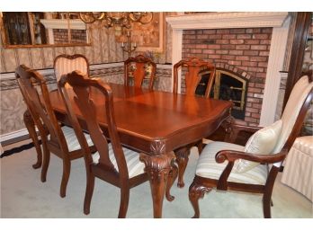 Thomasville Dining Table With (2) Leafs And Chairs (6) Pads