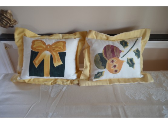 (#374) Christmas Decorative Pillows (2)