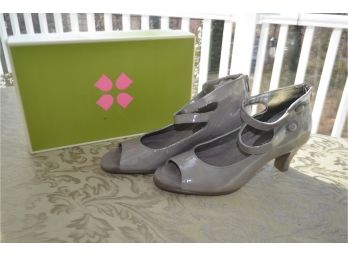 (#426) Aerosoles Beige Patent Leather Shoe Size 7.5