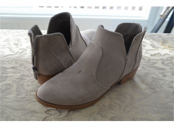 (#445) Suede Ankle Boots Size 7.5 Lexi & Abbie