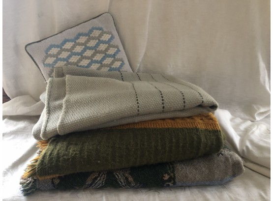 (#133a) Vintage  Blankets, Pillow & A Sheet Set