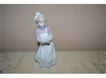 (#48) Lladro Girl With Cake #5429 8'H
