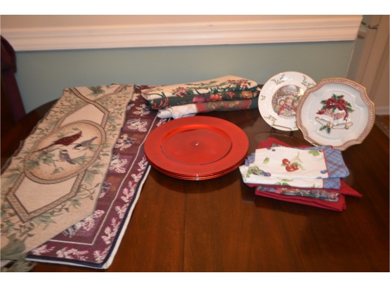 (#170) Christmas Royal Doulton Plate And Fritz & Floyd,  Red Charger Plates, Table Linen