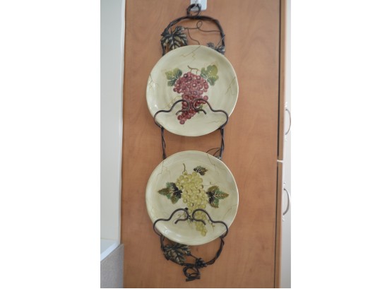 (#88) Metal Wall Plate Hanging With Decortative Plates