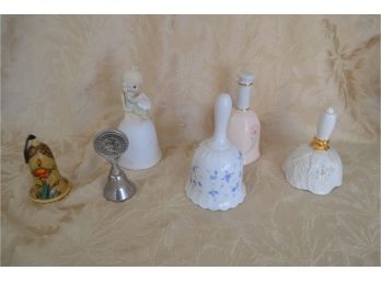 (#96) Porcelain Bells (4) Staffordshire, Royal Tara Ireland, Toscany, Metal Bell