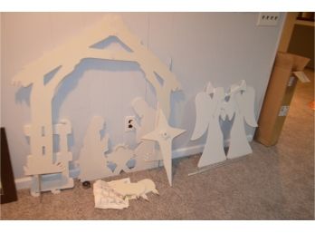 (#182) Outdoor Nativity Set With 2 Angels