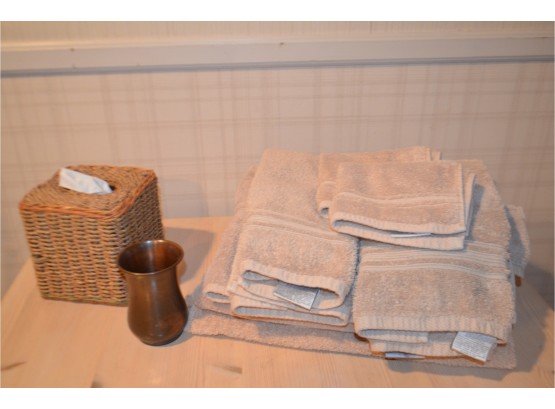 (#156) Bathroom Towels, Tissue Box And Cup