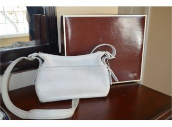 (#123) Vintage White Coach Handbag (slightly Worn Marks)