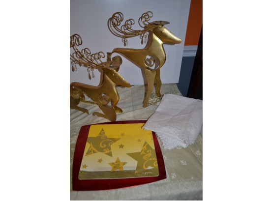 Gold Metal Reindeer Decor With 2 Plastic Plates