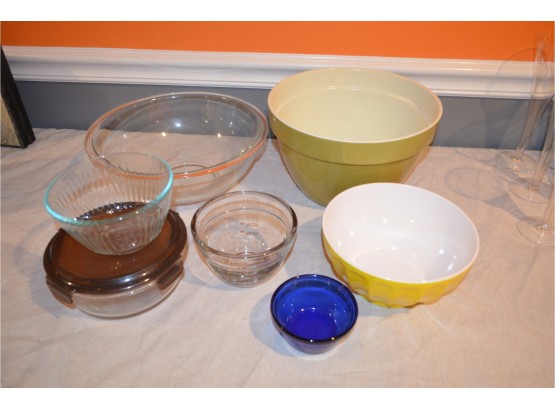 Plastic And Glass Mixing Bowls
