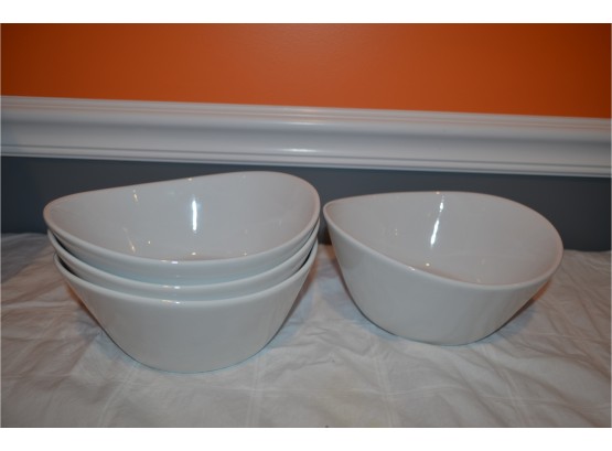 4 Serving Porcelain Bowls