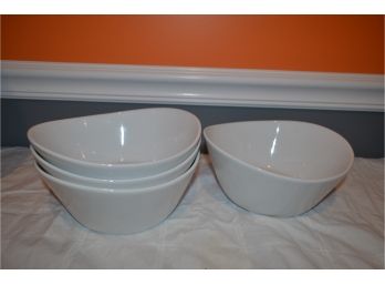 4 Serving Porcelain Bowls