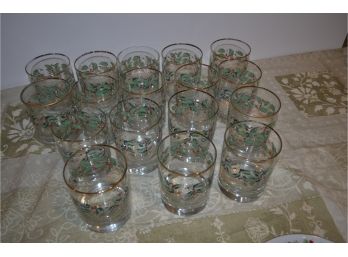 17 Holly Berry Drinking Glasses
