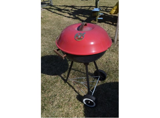 NEW Small Patio Charcoal BBQ On Wheel