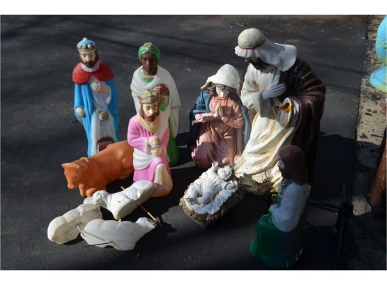 Christmas Nativity Lawn Decor (look At All Pictures) Some Damage