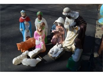Christmas Nativity Lawn Decor (look At All Pictures) Some Damage
