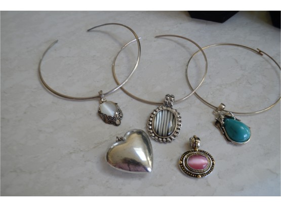 (#30) Choker (3) With Charms (5)
