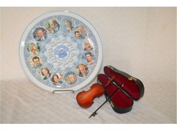 (#166) Millennium 2000 Art & Music Plate, Miniature Musical Violin In Case - Works
