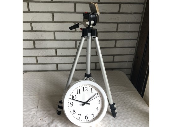 (#339) Plastic Clock & Slik Insta- Lock Tripod - Japan
