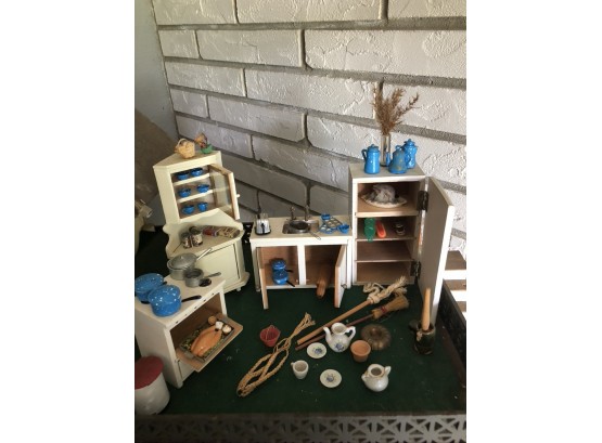 (#321) Doll House Furniture:  Kitchen Set- See Description