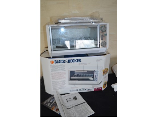 (#89) NEW In Box Black & Decker Toaster Oven