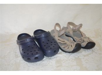 (#264) Crocs Size 7/9 And Keen Summer Hiking Shoe Size 9.5
