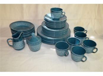 (#13) Vintage Dish Set Serves Of 8 With Sugar And Creamer