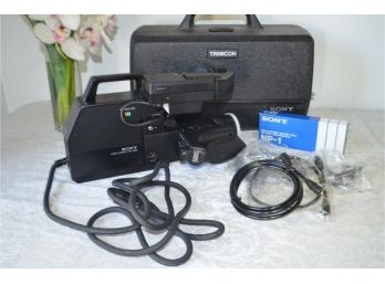 (#142) Sony Trinicon Video Camera HVC-2200 - Looks Not Used