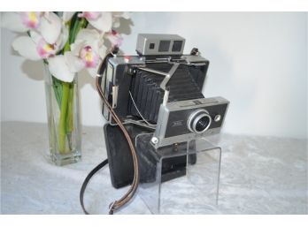 (#140) Polaroid Automatic 250 Land Cameria