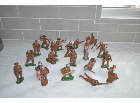 (#200) Vintage Barclay Manoil Lead Metal Military Toy Soldiers (20)