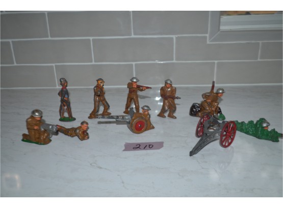 (#210) Vintage Barclay Manoil Lead Metal Military Toy Soldiers (10)
